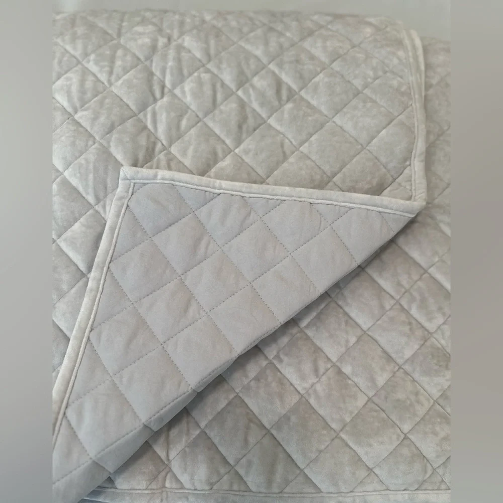 Threshold Full/Queen Luxe Diamond Stitch Velvet Quilt Light Gray NWOT